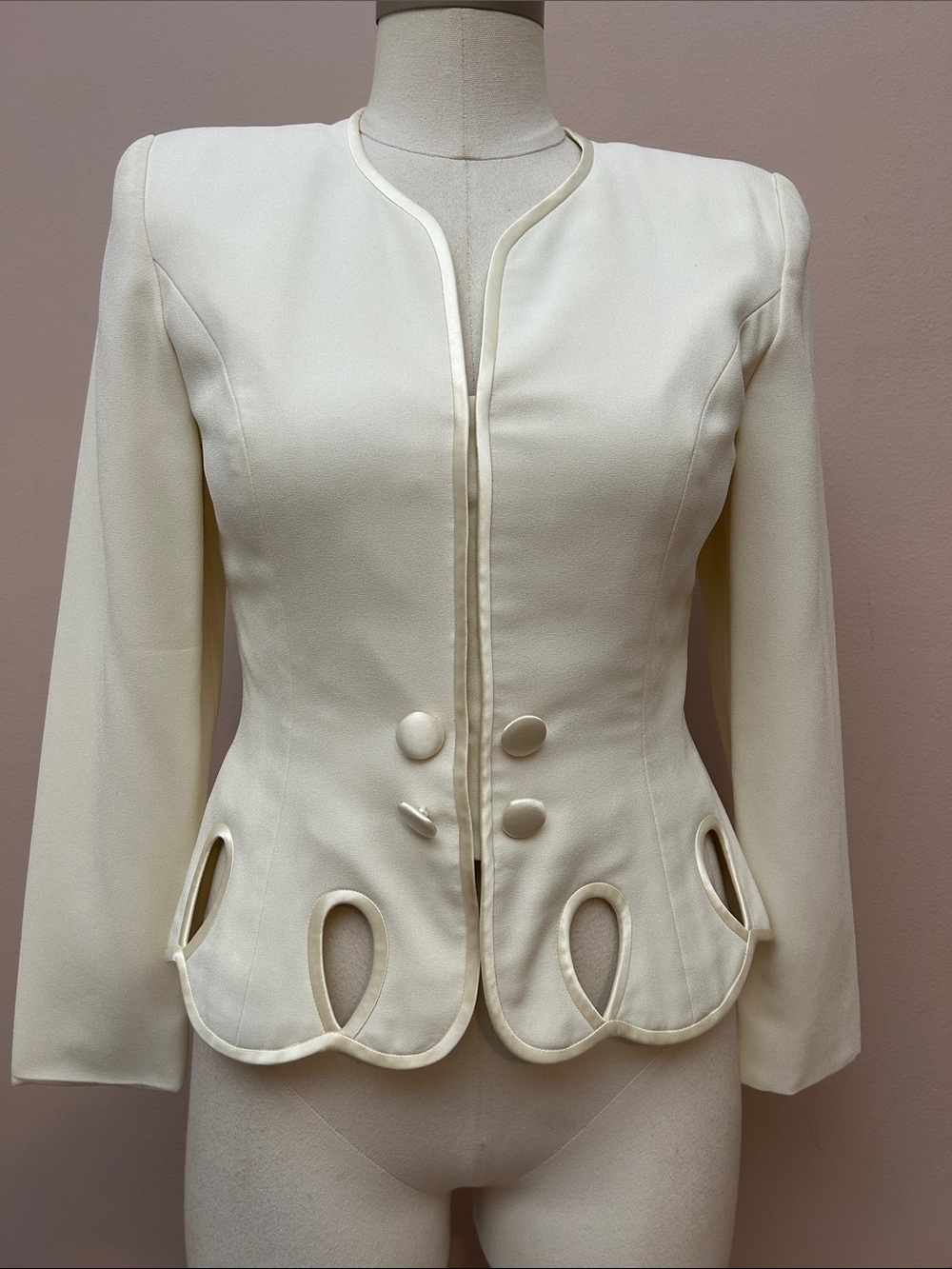 VTG Ivory Elegant Women's Cream Tailored fitted blazer satin trim size 2 / S